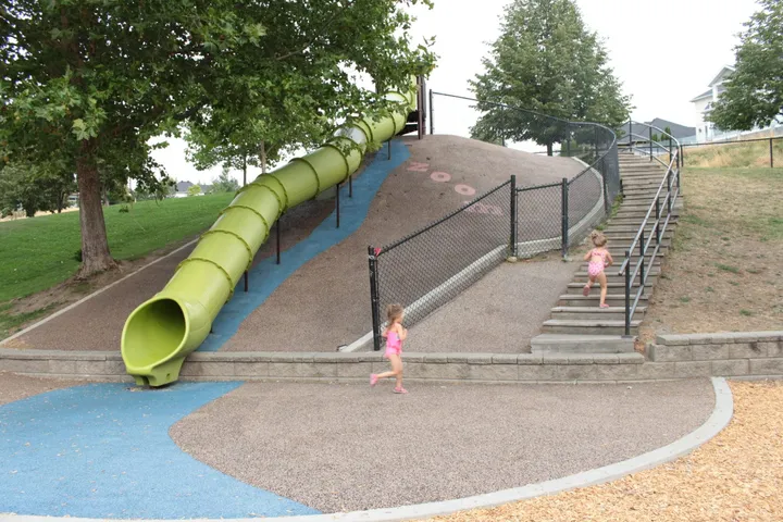 Quilchena Park Waterpark & Playground - Kelowna